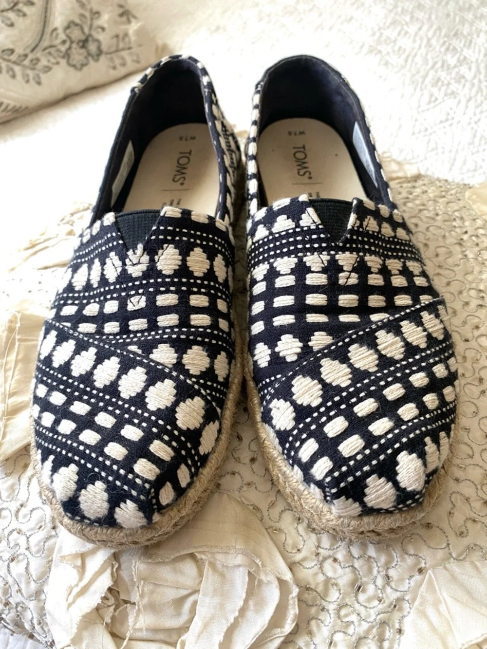 TOMS Black And White Patterned Slip On Casual Summer Espadrilles Size 7.5